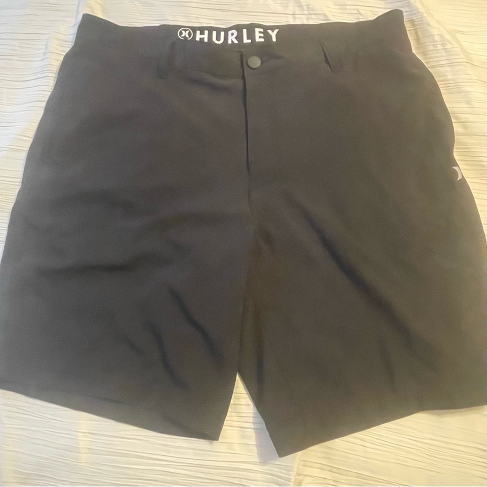 Hurley men’s black moisture wicking shorts flat front size 38, 9 inch inseam